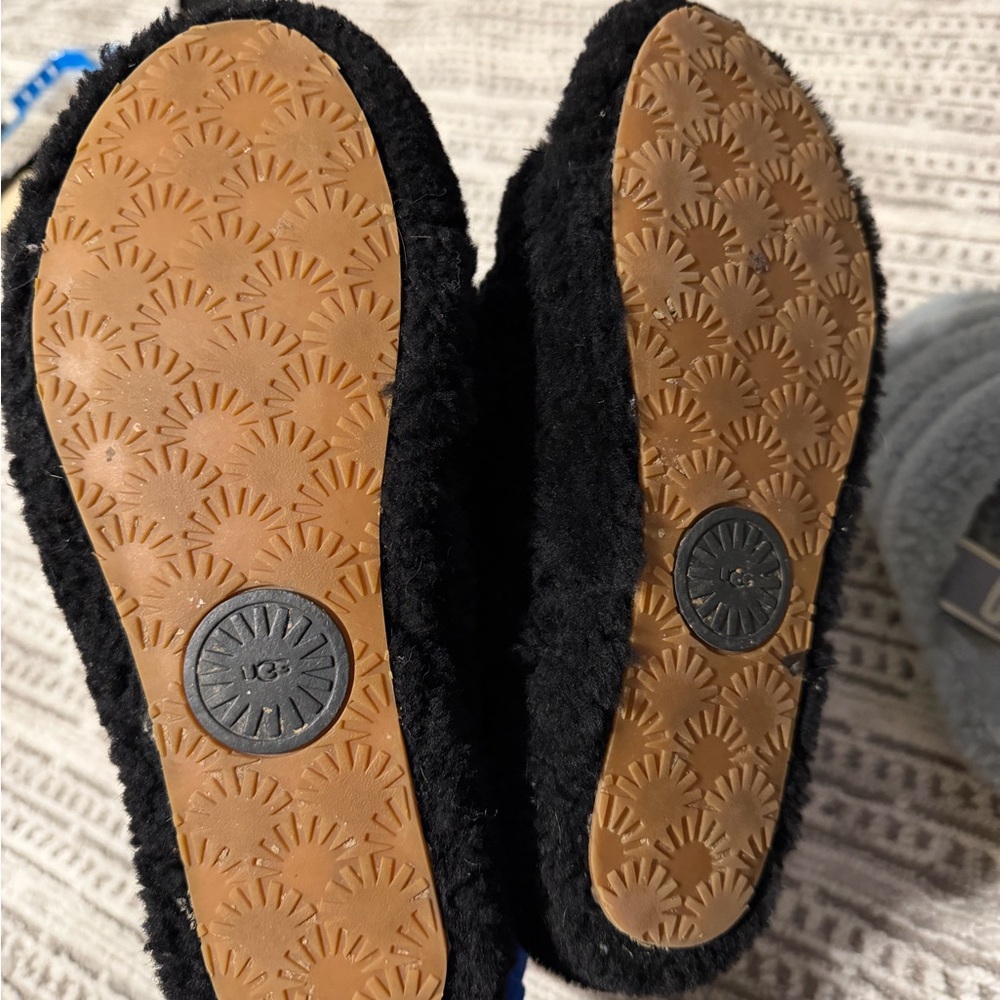 UGG slippers - image 5